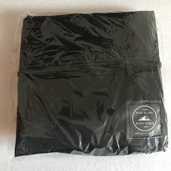 Black Carry-on Bag/Travel Bag/Foldable and Lightweight Duffel Bag - Picture 2 of 5